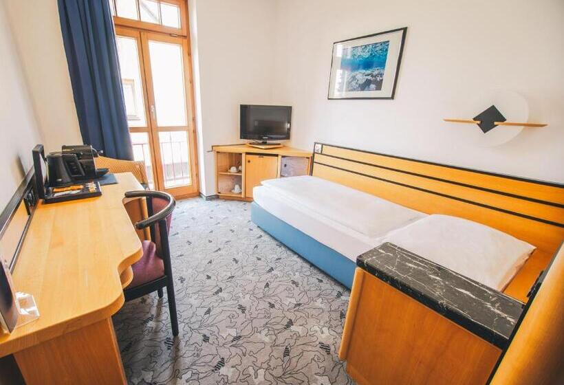 Standard Yhden Hengen Huone, Villa Waldperlach By Blattl