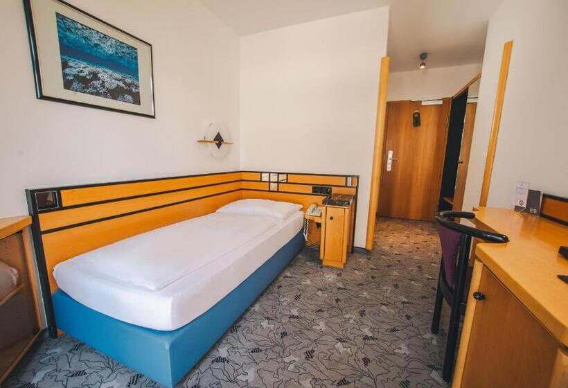 Standard Yhden Hengen Huone, Villa Waldperlach By Blattl