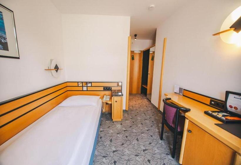 Standard Yhden Hengen Huone, Villa Waldperlach By Blattl