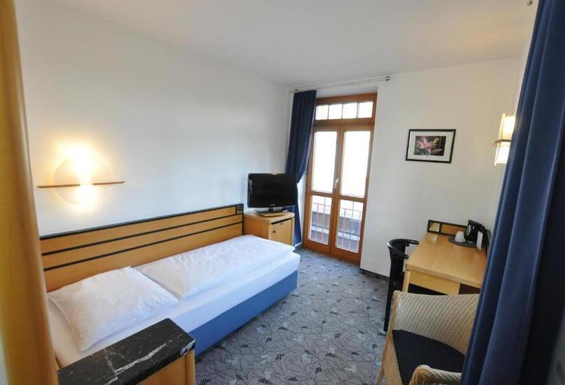 Standard Yhden Hengen Huone, Villa Waldperlach By Blattl