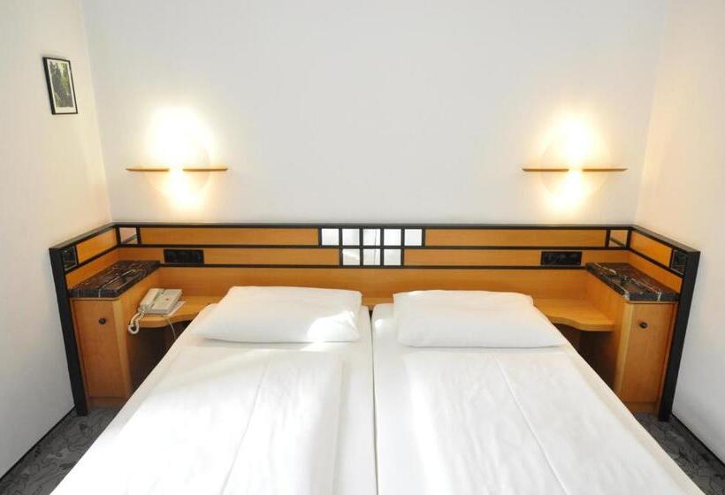 Quarto Estandar, Villa Waldperlach By Blattl