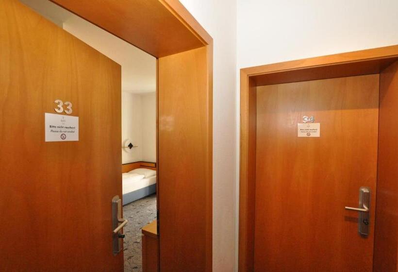 Sviitti 2 Makuuhuonetta, Villa Waldperlach By Blattl