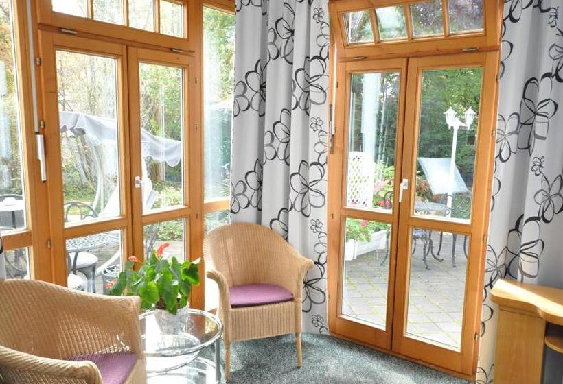 Sviitti 2 Makuuhuonetta, Villa Waldperlach By Blattl