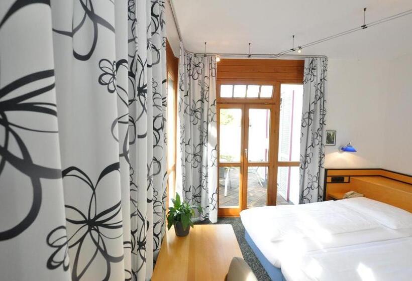 Sviitti 2 Makuuhuonetta, Villa Waldperlach By Blattl