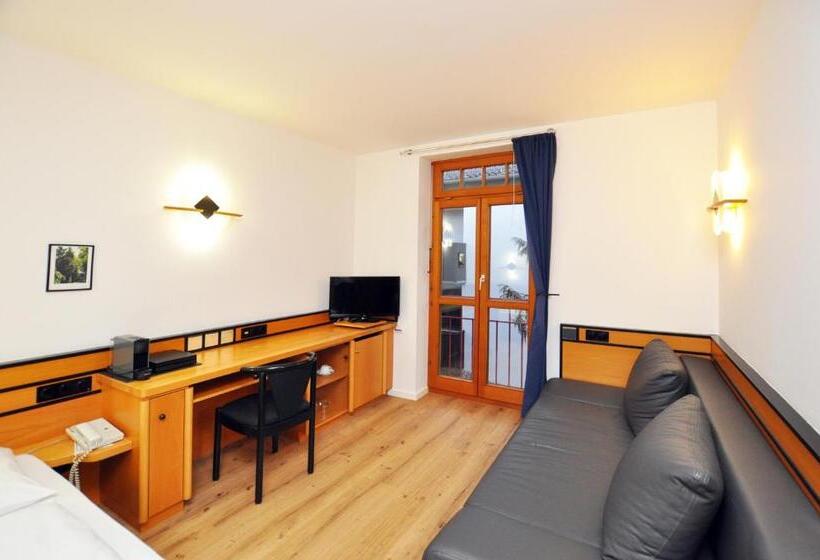 Standard Yhden Hengen Huone, Villa Waldperlach By Blattl