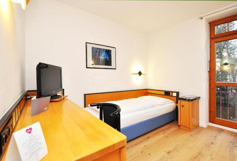 Standard Yhden Hengen Huone, Villa Waldperlach By Blattl