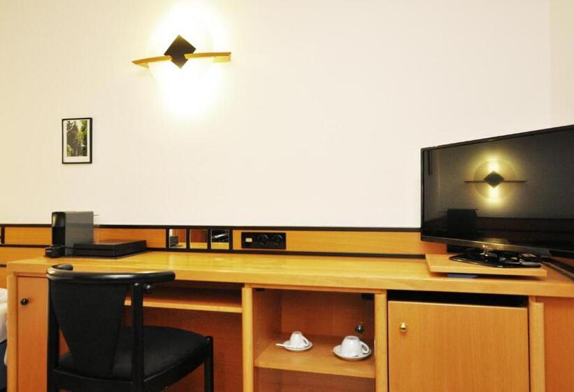 Standard Yhden Hengen Huone, Villa Waldperlach By Blattl