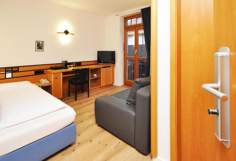 Standard Yhden Hengen Huone, Villa Waldperlach By Blattl