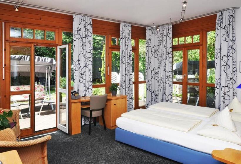 Standard-huone Puutarhanäkymä, Villa Waldperlach By Blattl