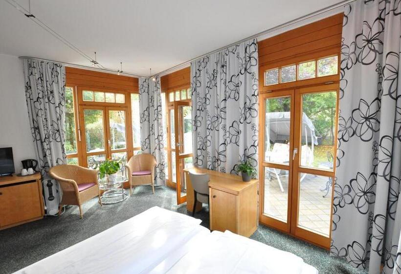 Standard-huone Puutarhanäkymä, Villa Waldperlach By Blattl