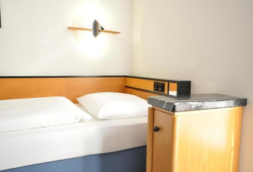 Sviitti 2 Makuuhuonetta, Villa Waldperlach By Blattl