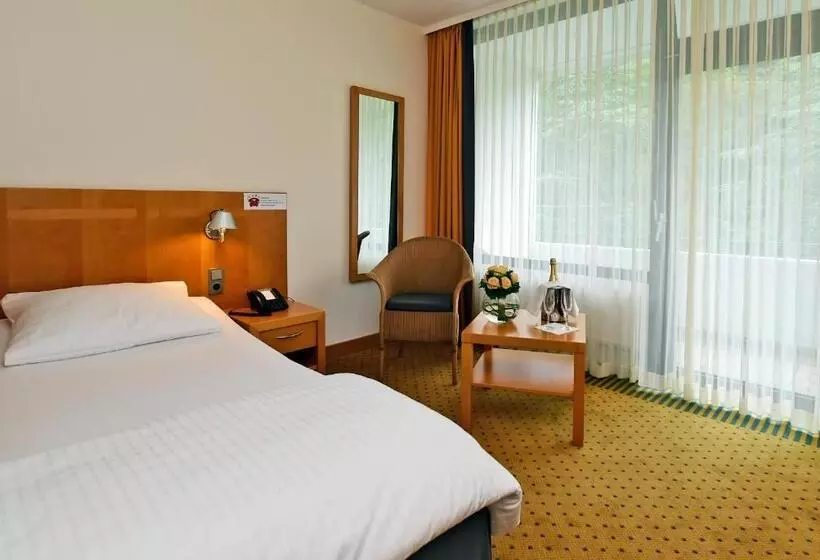 Comfort Yhden Hengen Huone, Am Kurpark