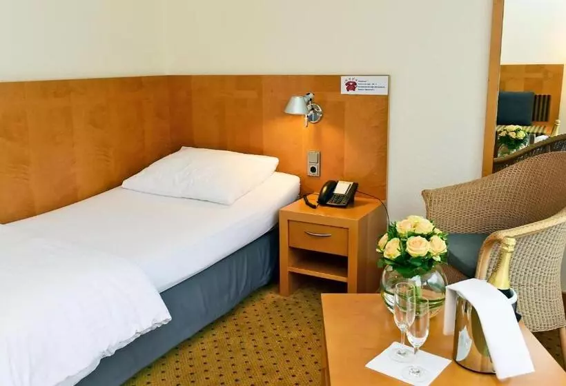 Comfort Yhden Hengen Huone, Am Kurpark