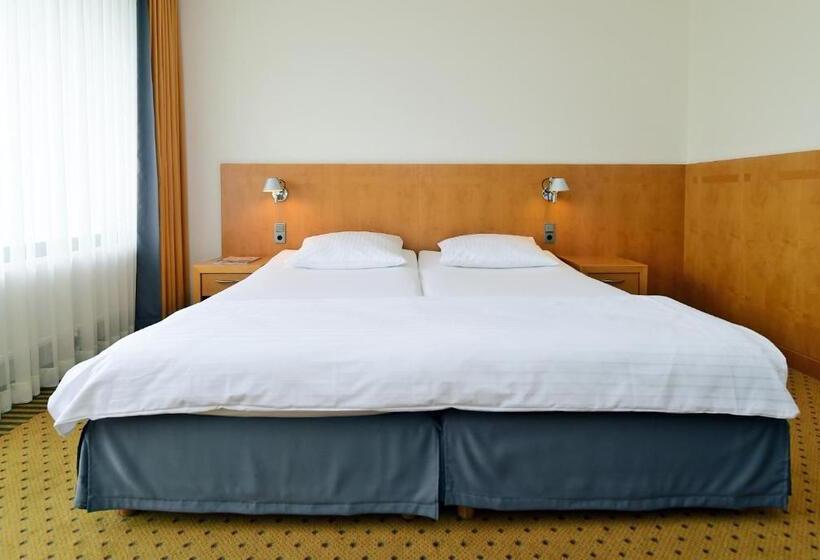 컴포트 룸, Am Kurpark