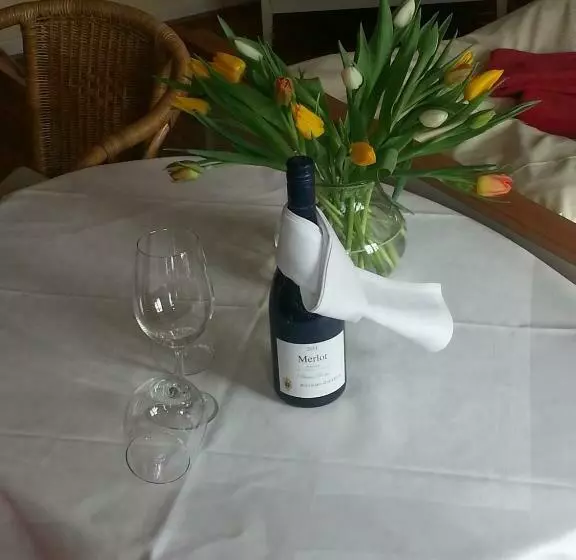 Standard Single Room, Drei Kronen