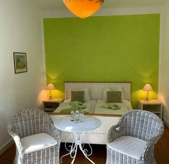 Standard Room, Drei Kronen
