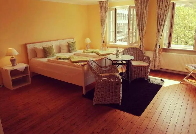 Standard Room, Drei Kronen