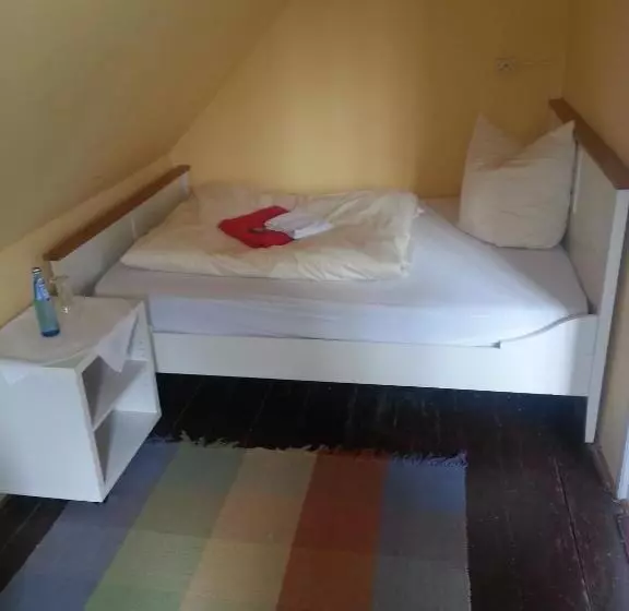 Standard Triple Room, Drei Kronen