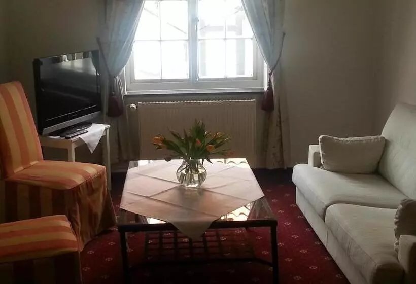 Standard Triple Room, Drei Kronen