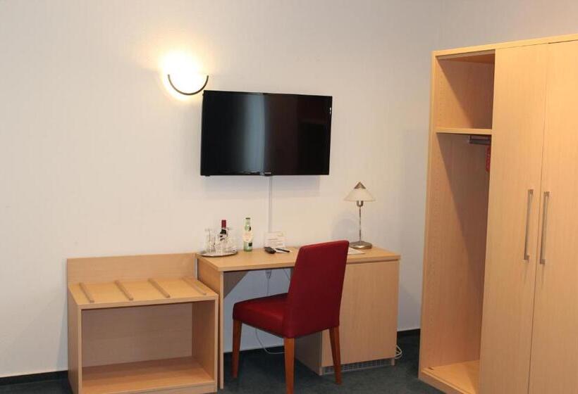 컴포트 룸, Freye