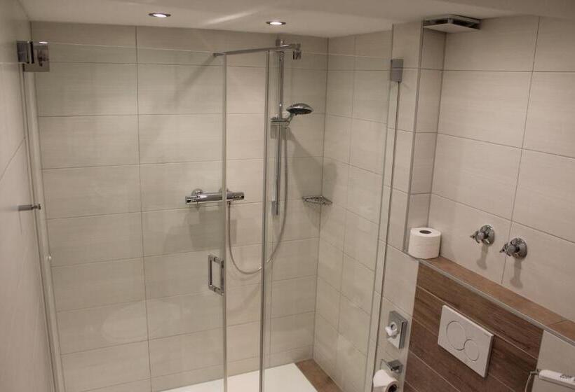 컴포트 룸, Freye