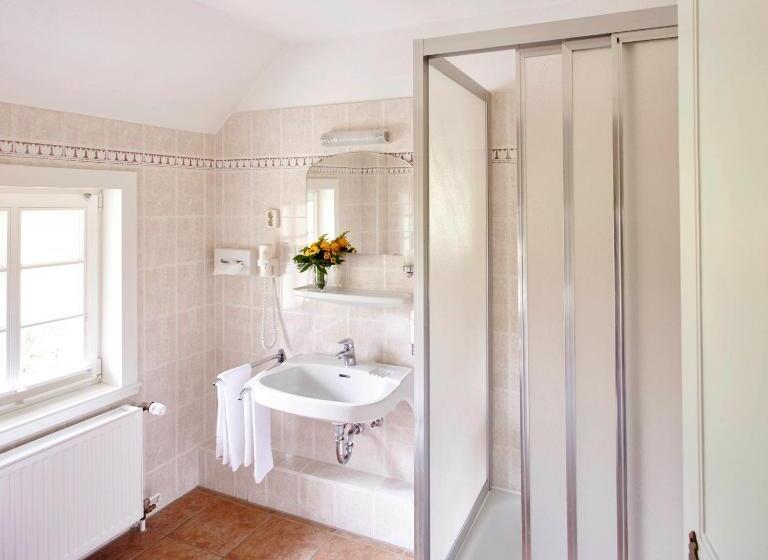 コンフォートルーム, Hof Tutsberg