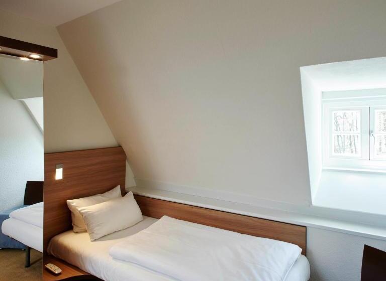 コンフォートルーム, Hof Tutsberg