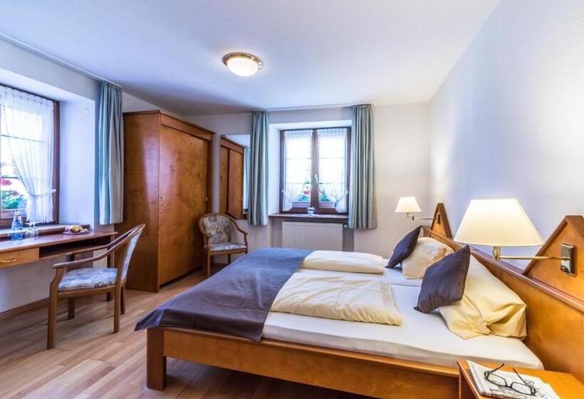 Quarto standard, Löwen Garni