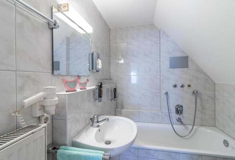 Quarto Quádruplo Standard, Löwen Garni