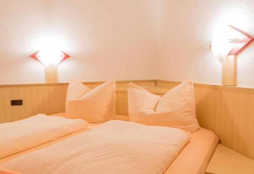 スタンダードトリプルルーム, Restaurant Fallerhof