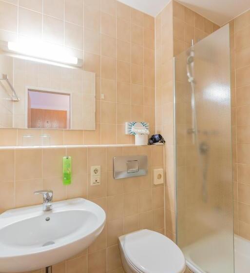 スタンダードトリプルルーム, Restaurant Fallerhof