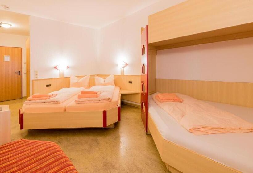 ファミリールーム, Restaurant Fallerhof