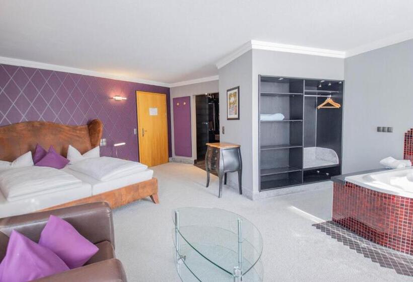 주니어 스위트, Tanne Ilmenau