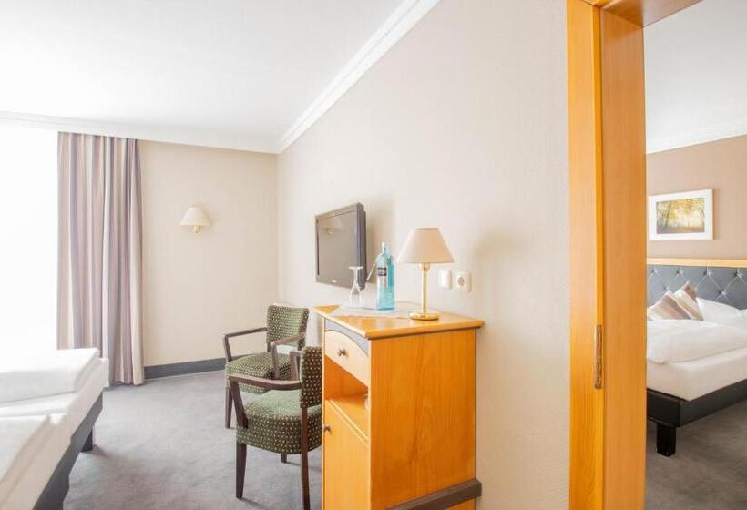 패밀리 룸, Tanne Ilmenau