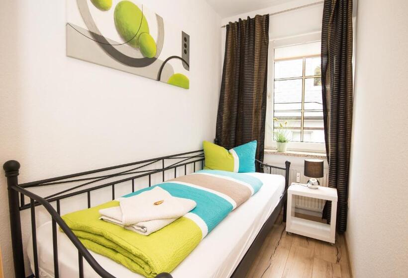 غرفة عائلية, Zellerfelder Hof