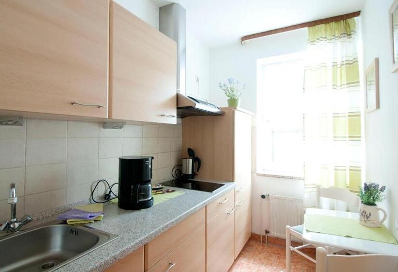 شقة غرفة واحدة, Zellerfelder Hof