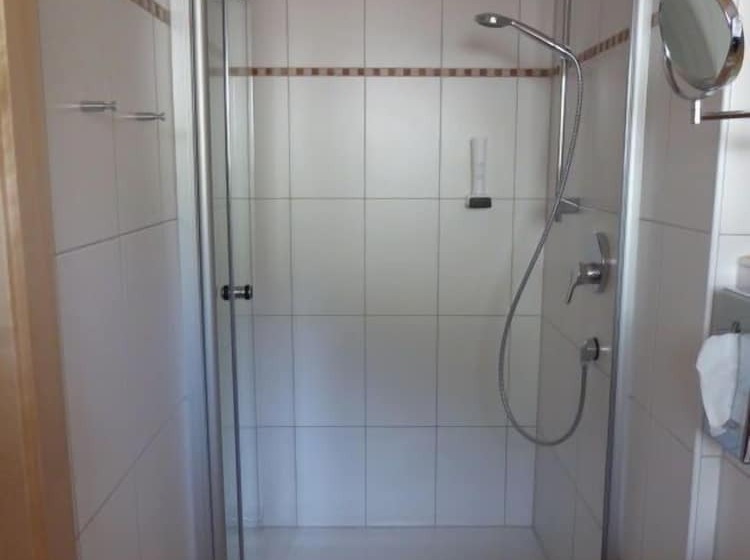 基本间, Zum Blauen Hecht