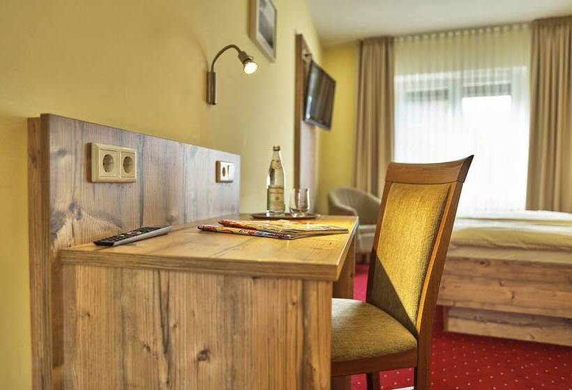 基本间, Zum Blauen Hecht