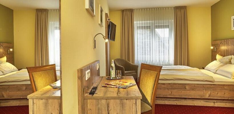 基本间, Zum Blauen Hecht