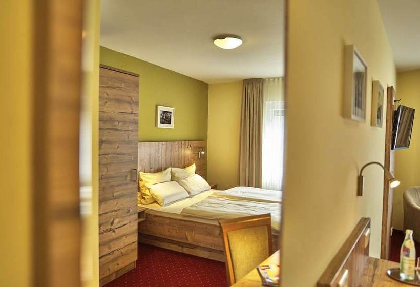 基本间, Zum Blauen Hecht