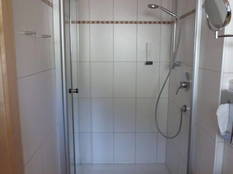 基本间, Zum Blauen Hecht