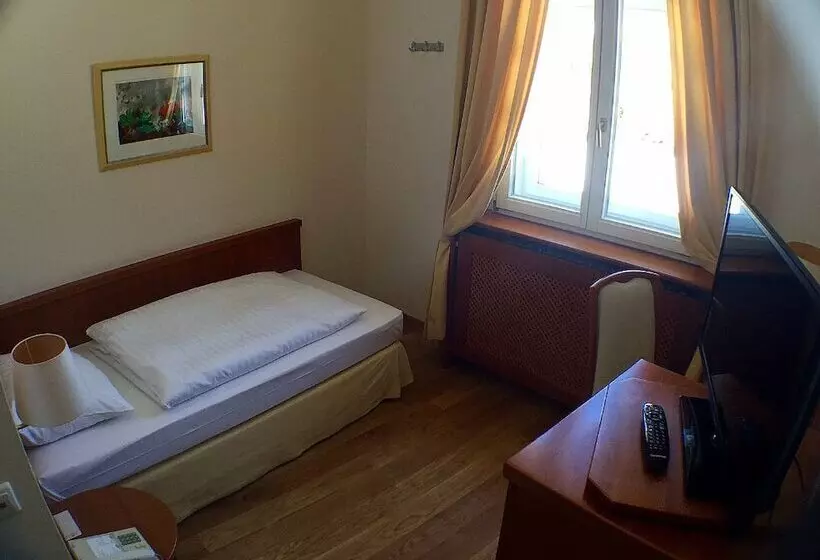 Economy Yhden Hengen Huone, Zum Erbprinzen