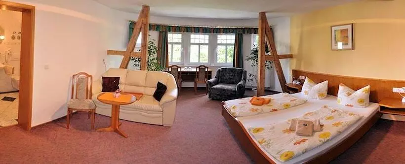コンフォートルーム, Pension Waldschlösschen