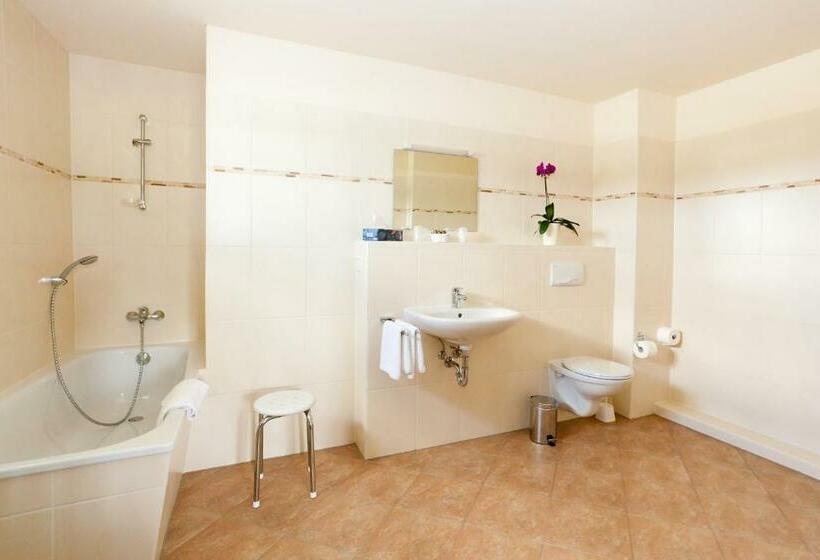 Номер Стандарт, Gastwirtschaft & Hotel Hallescher Anger