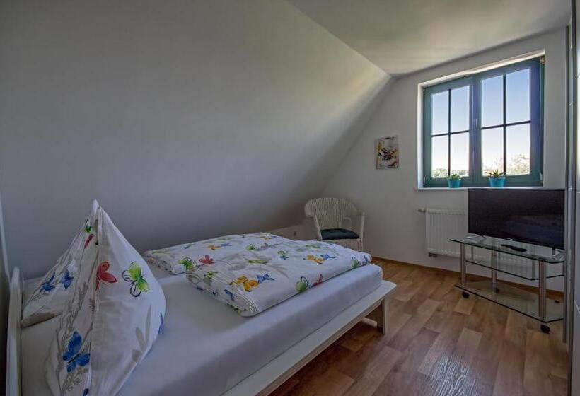 Апартаменты 2 Спальни, Gastwirtschaft & Hotel Hallescher Anger