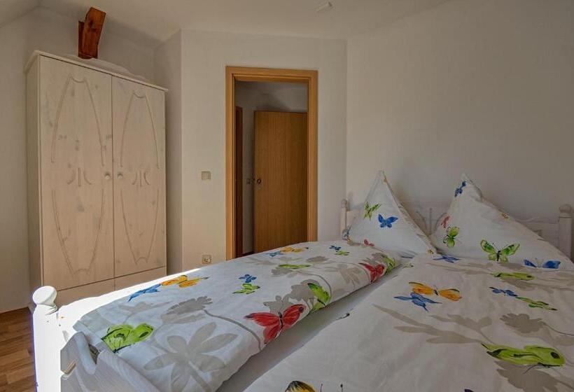 Апартаменты 2 Спальни, Gastwirtschaft & Hotel Hallescher Anger