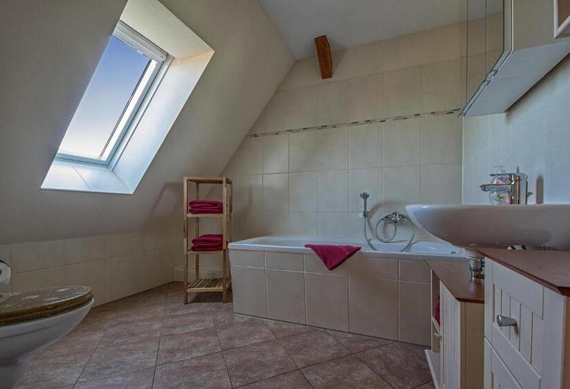 Апартаменты 2 Спальни, Gastwirtschaft & Hotel Hallescher Anger