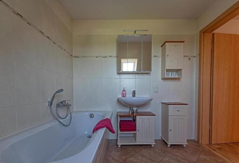 Апартаменты 2 Спальни, Gastwirtschaft & Hotel Hallescher Anger