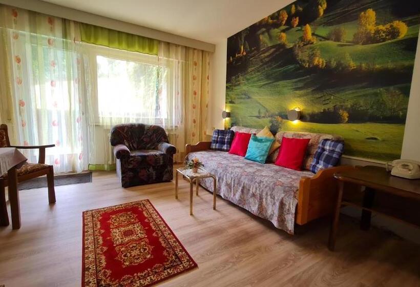 带1个卧室的带阳台的公寓, Atina