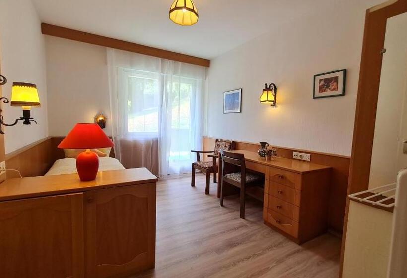 带2个卧室的公寓, Atina